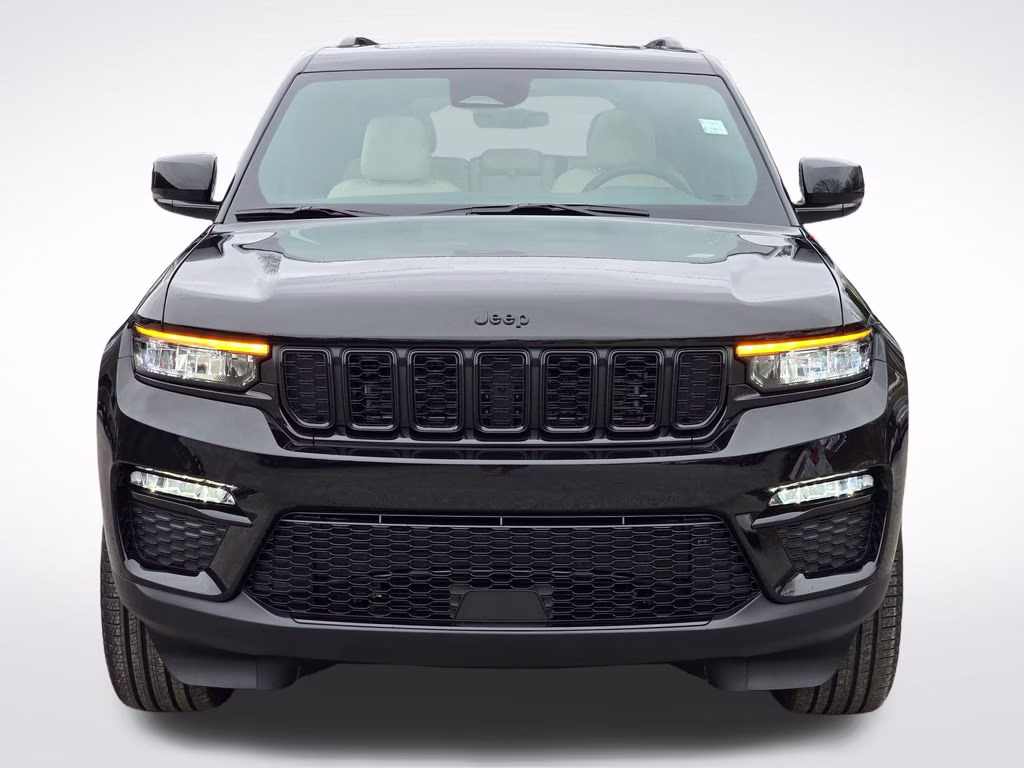 2025 Diamond Black Crystal Pearlcoat Jeep Grand Cherokee Limited 4X4 SUV