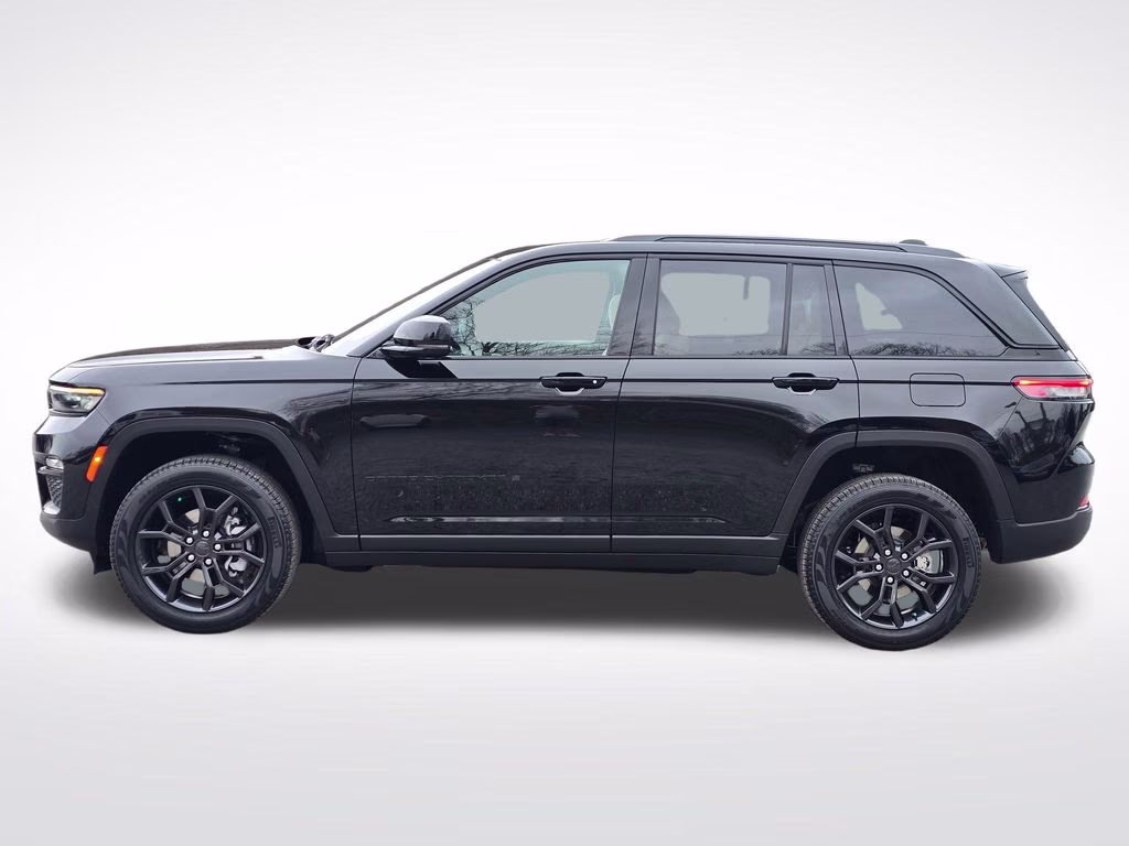 2025 Diamond Black Crystal Pearlcoat Jeep Grand Cherokee Limited 4X4 SUV