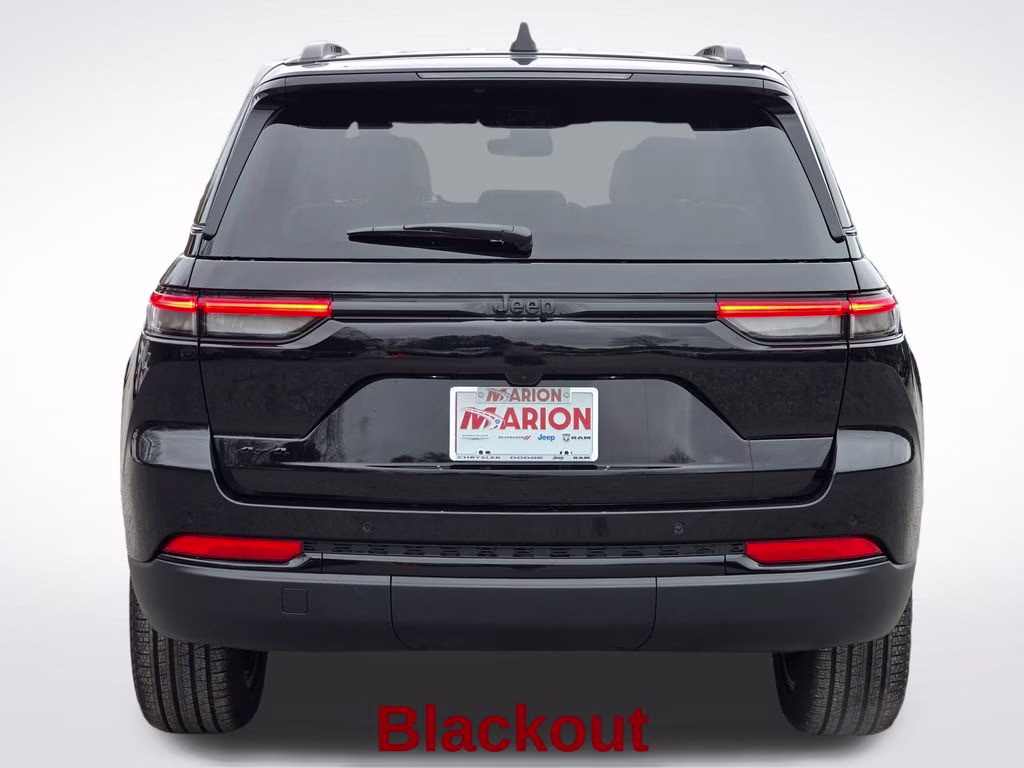 2025 Diamond Black Crystal Pearlcoat Jeep Grand Cherokee Limited 4X4 SUV