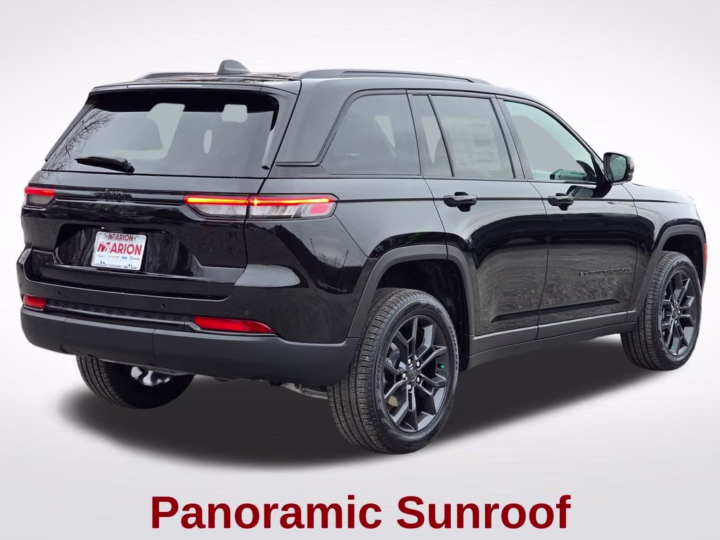 2025 Diamond Black Crystal Pearlcoat Jeep Grand Cherokee Limited 4X4 SUV