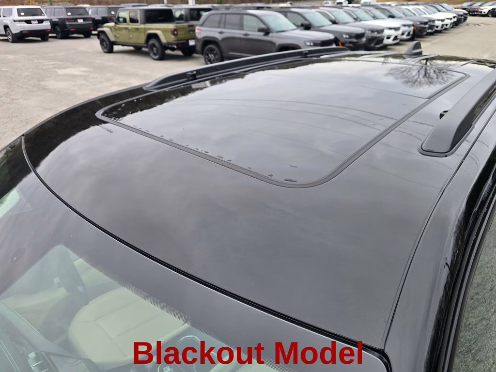 2025 Diamond Black Crystal Pearlcoat Jeep Grand Cherokee Limited 4X4 SUV