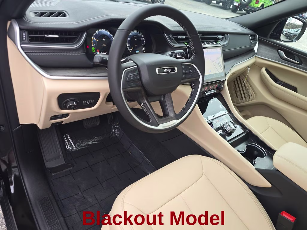2025 Diamond Black Crystal Pearlcoat Jeep Grand Cherokee Limited 4X4 SUV