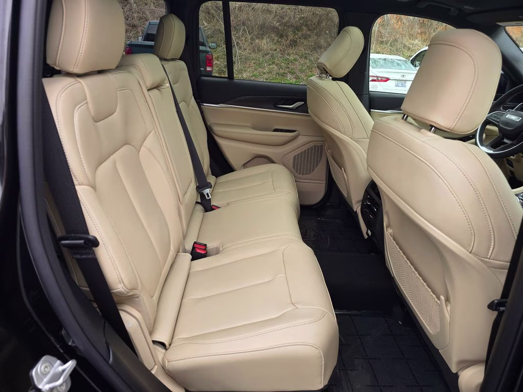 2025 Diamond Black Crystal Pearlcoat Jeep Grand Cherokee Limited 4X4 SUV