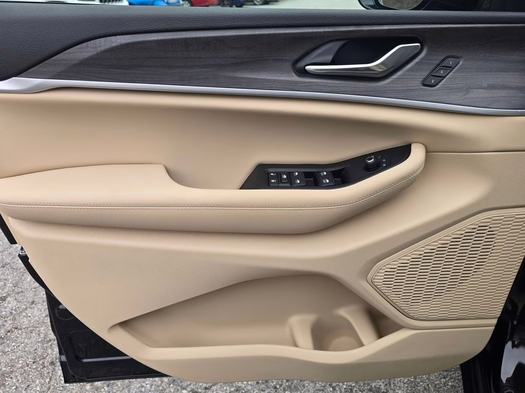 2025 Diamond Black Crystal Pearlcoat Jeep Grand Cherokee Limited 4X4 SUV