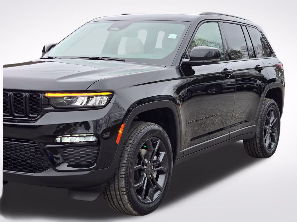 2025 Diamond Black Crystal Pearlcoat Jeep Grand Cherokee Limited 4X4 SUV