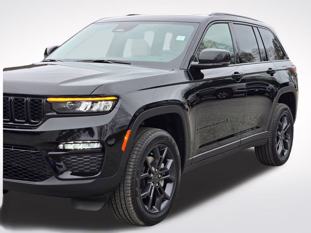 2025 Diamond Black Crystal Pearlcoat Jeep Grand Cherokee Limited 4X4 SUV