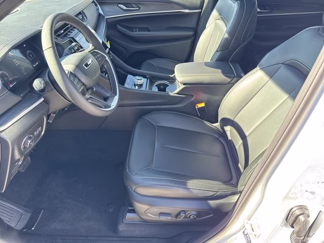2025 Bright White Clearcoat Jeep Grand Cherokee L Limited 4X4 SUV
