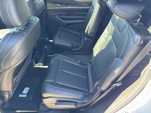 2025 Bright White Clearcoat Jeep Grand Cherokee L Limited 4X4 SUV