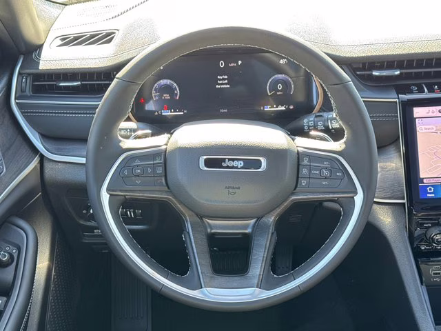 2025 Bright White Clearcoat Jeep Grand Cherokee L Limited 4X4 SUV