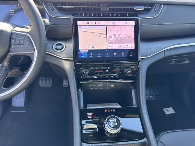 2025 Bright White Clearcoat Jeep Grand Cherokee L Limited 4X4 SUV