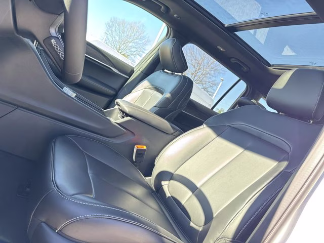 2025 Bright White Clearcoat Jeep Grand Cherokee L Limited 4X4 SUV