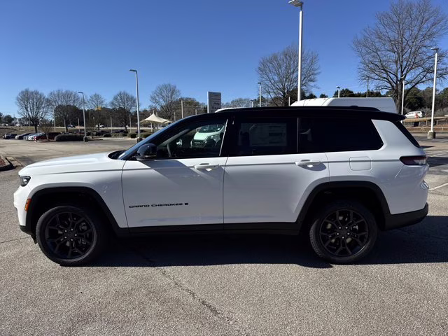 2025 Bright White Clearcoat Jeep Grand Cherokee L Limited 4X4 SUV