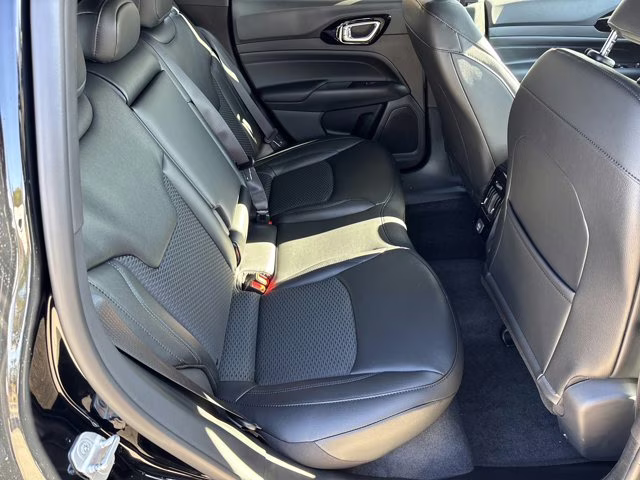 2026 Diamond Black Crystal Pearlcoat Jeep Compass Latitude Altitude 4X4 SUV