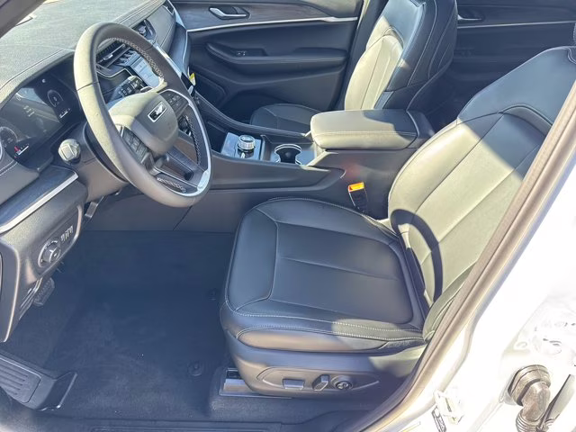 2025 Bright White Clearcoat Jeep Grand Cherokee L Limited 4X4 SUV