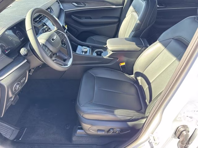 2025 Bright White Clearcoat Jeep Grand Cherokee L Limited 4X4 SUV