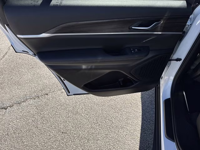 2025 Bright White Clearcoat Jeep Grand Cherokee L Limited 4X4 SUV