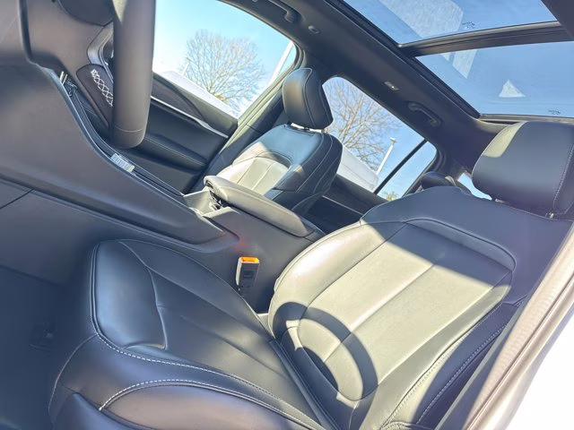 2025 Bright White Clearcoat Jeep Grand Cherokee L Limited 4X4 SUV