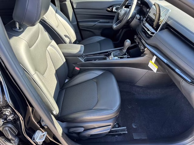 2026 Diamond Black Crystal Pearlcoat Jeep Compass Latitude Altitude 4X4 SUV