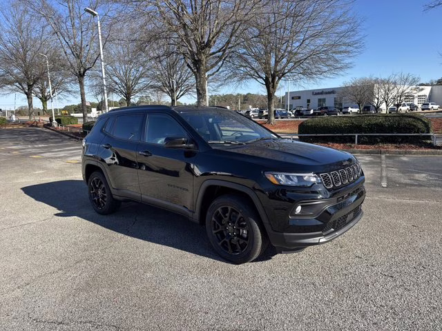 2026 Diamond Black Crystal Pearlcoat Jeep Compass Latitude Altitude 4X4 SUV