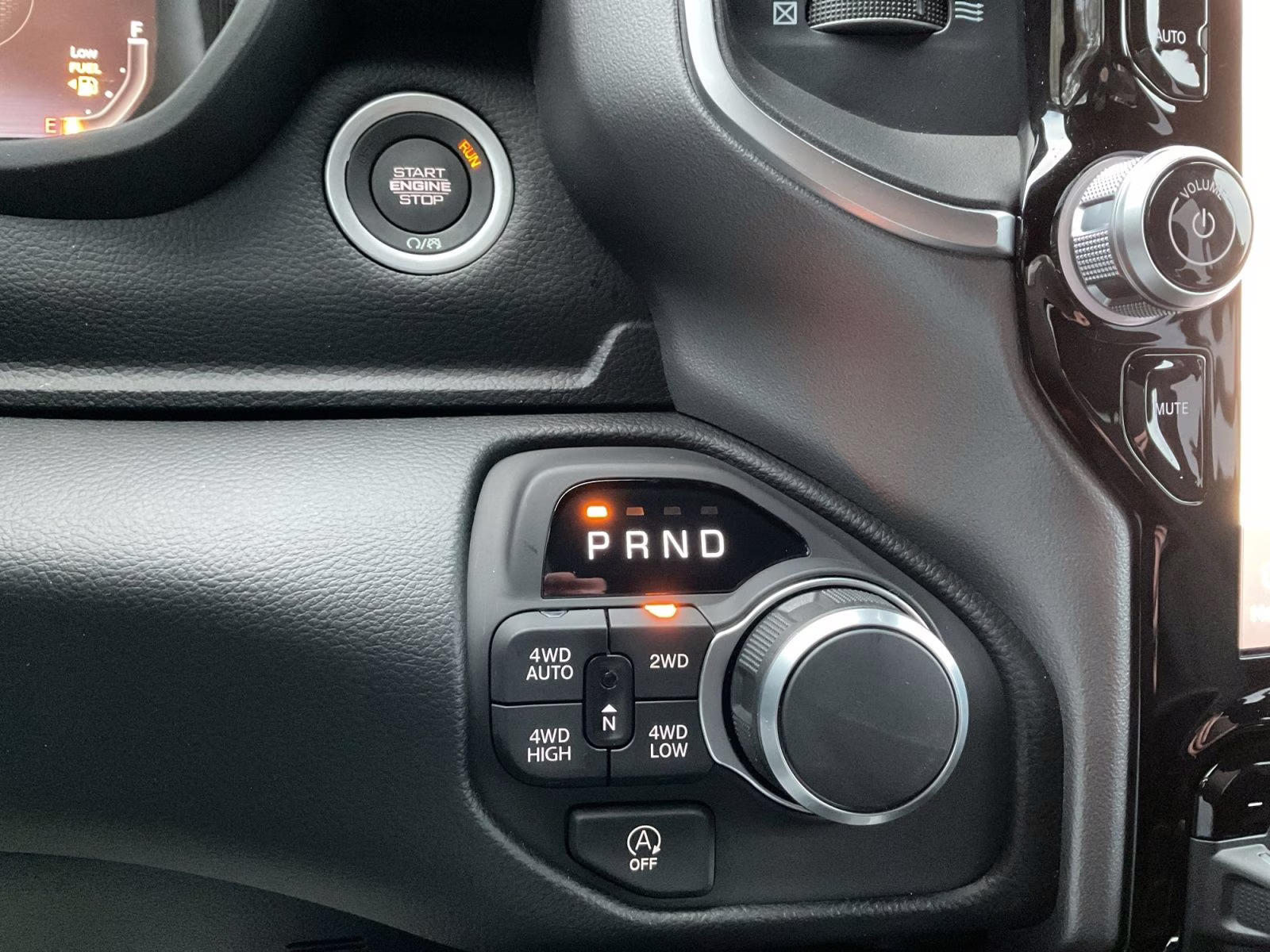 2026 Diamond Black Crystal Pearlcoat Ram 1500 Big Horn/Lone Star 4X4 Truck