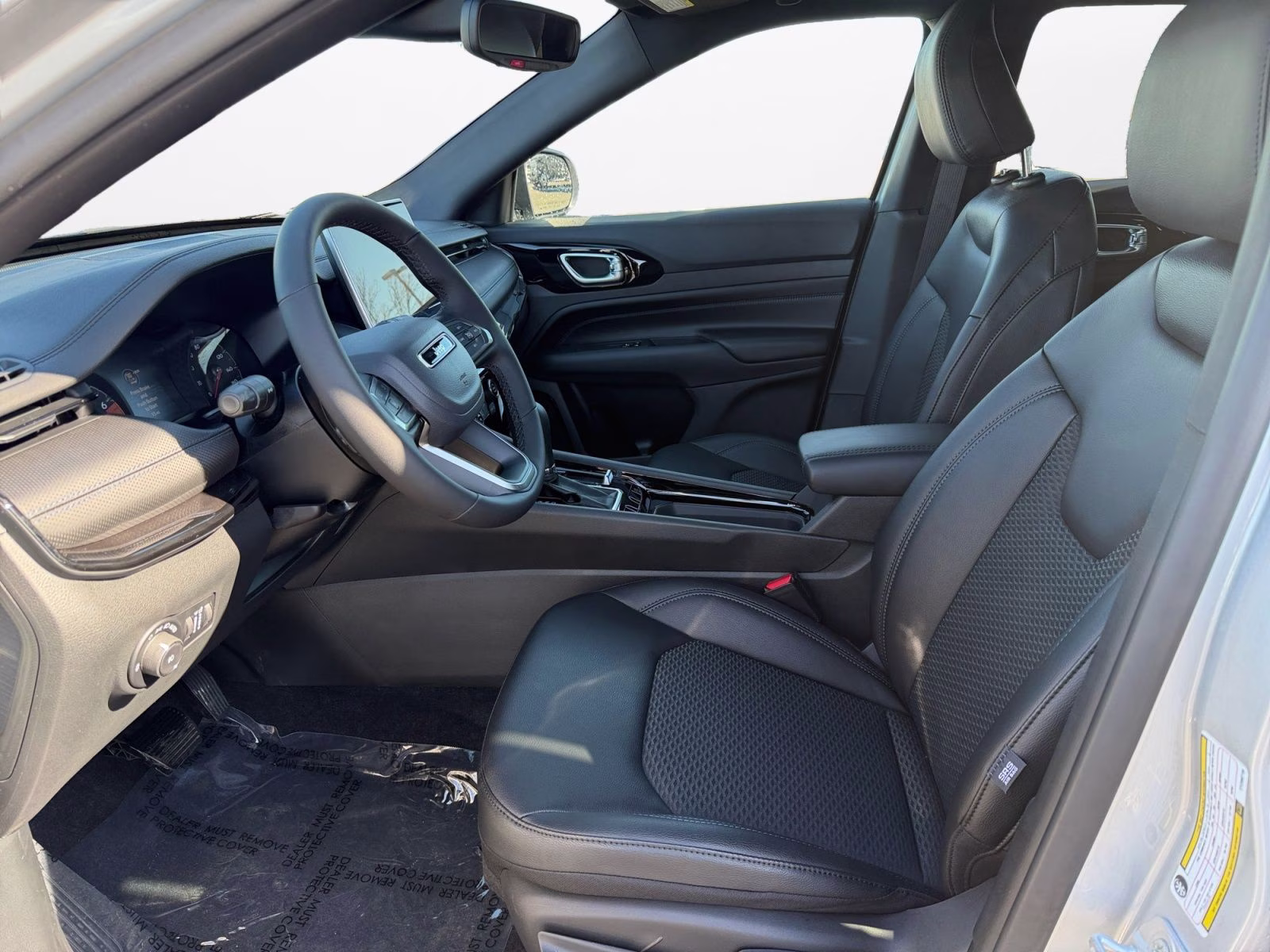 2026 Silver Zynith Metallic Clearcoat Jeep Compass Latitude 4X4 SUV