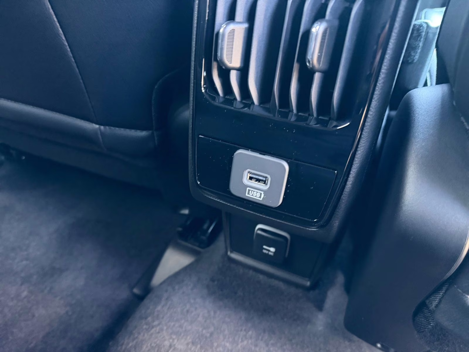 2026 silver zynith metallic clearcoat Jeep Compass Latitude 4X4 SUV