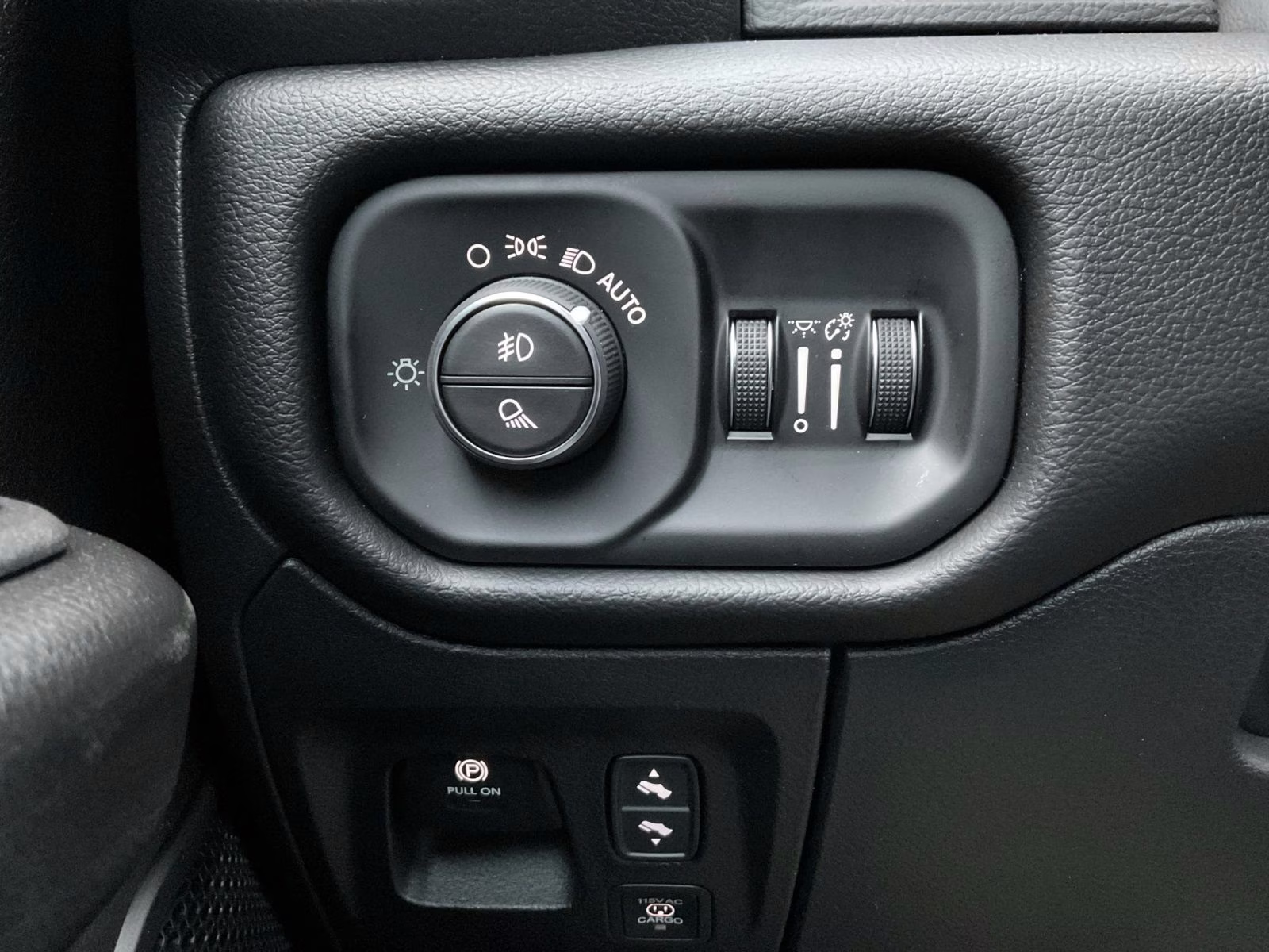 2026 Diamond Black Crystal Pearlcoat Ram 1500 Big Horn/Lone Star 4X4 Truck