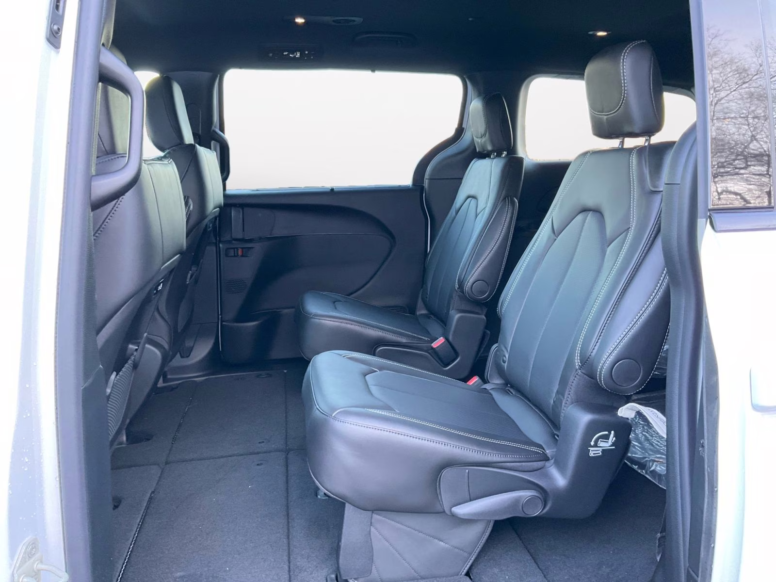 2026 Bright White Clearcoat Chrysler Pacifica Select AWD Van