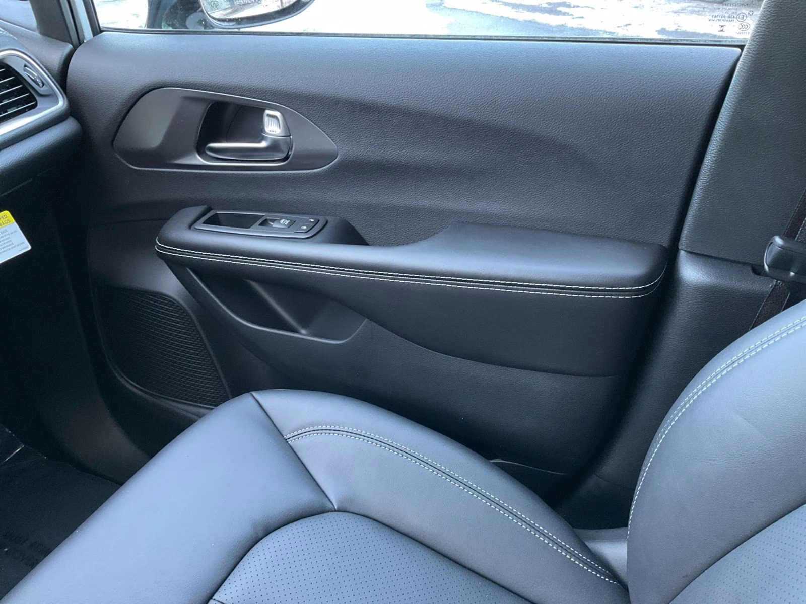 2026 Bright White Clearcoat Chrysler Pacifica Select AWD Van