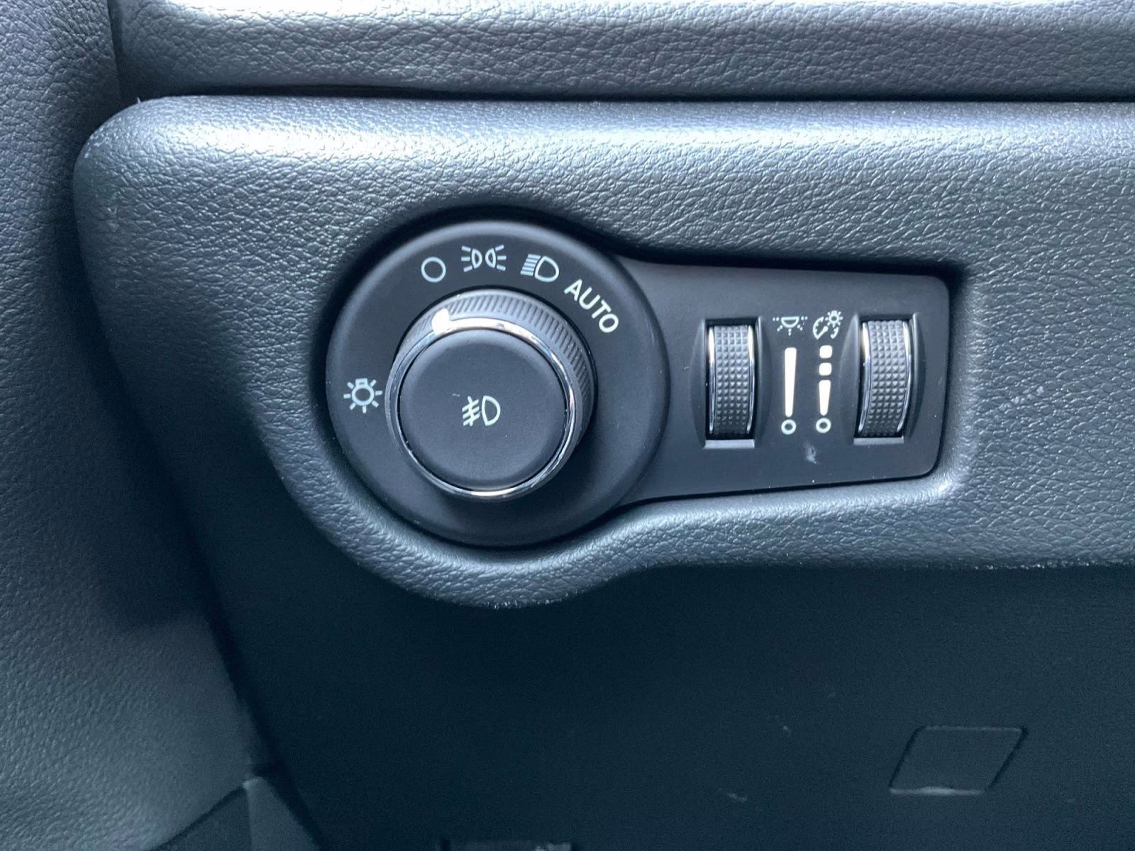 2026 Bright White Clearcoat Chrysler Pacifica Select AWD Van