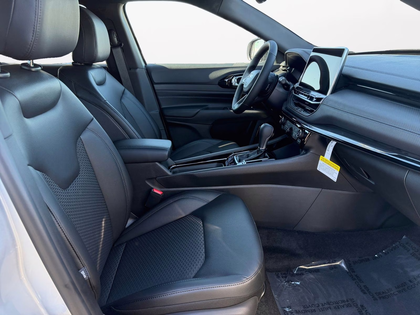 2026 silver zynith metallic clearcoat Jeep Compass Latitude 4X4 SUV