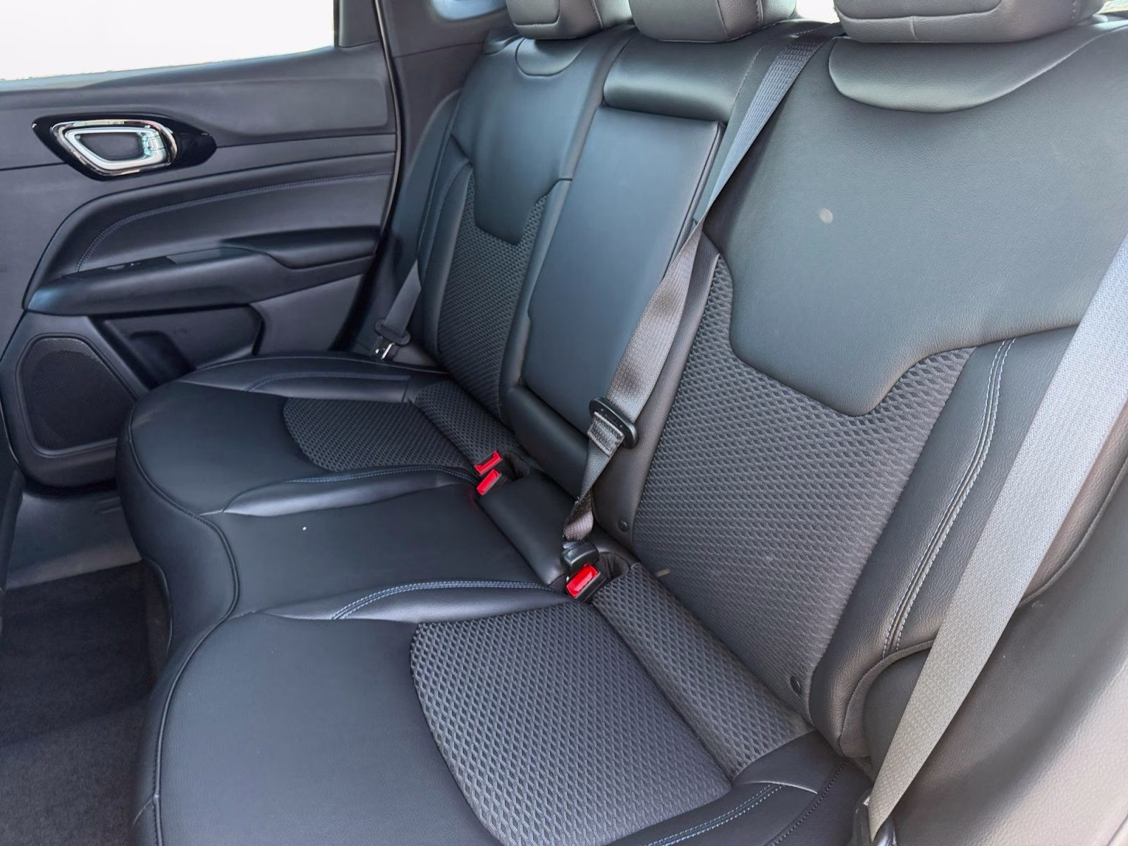 2026 Silver Zynith Metallic Clearcoat Jeep Compass Latitude 4X4 SUV