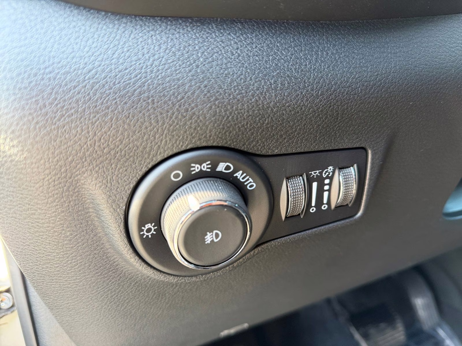 2026 silver zynith metallic clearcoat Jeep Compass Latitude 4X4 SUV