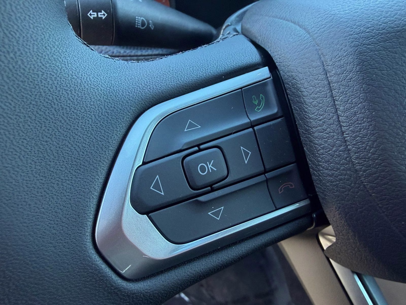 2026 Silver Zynith Metallic Clearcoat Jeep Compass Latitude 4X4 SUV