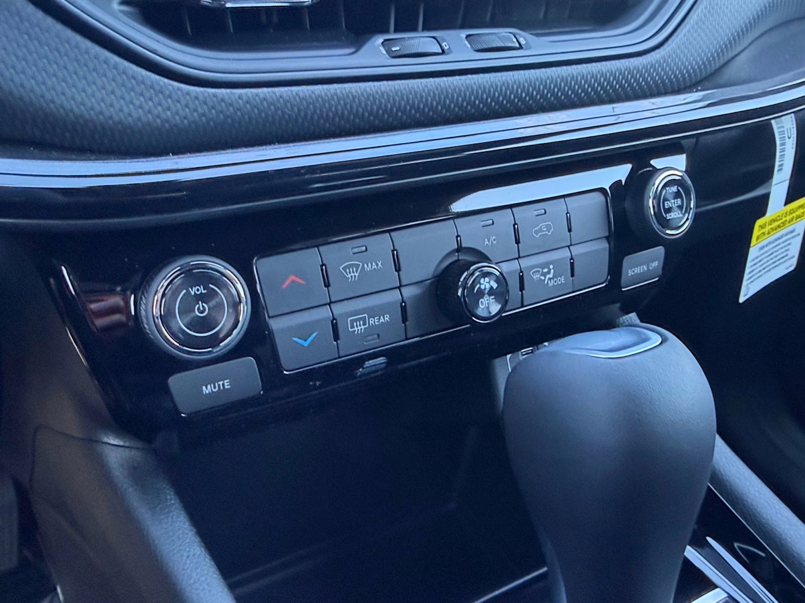 2026 silver zynith metallic clearcoat Jeep Compass Latitude 4X4 SUV