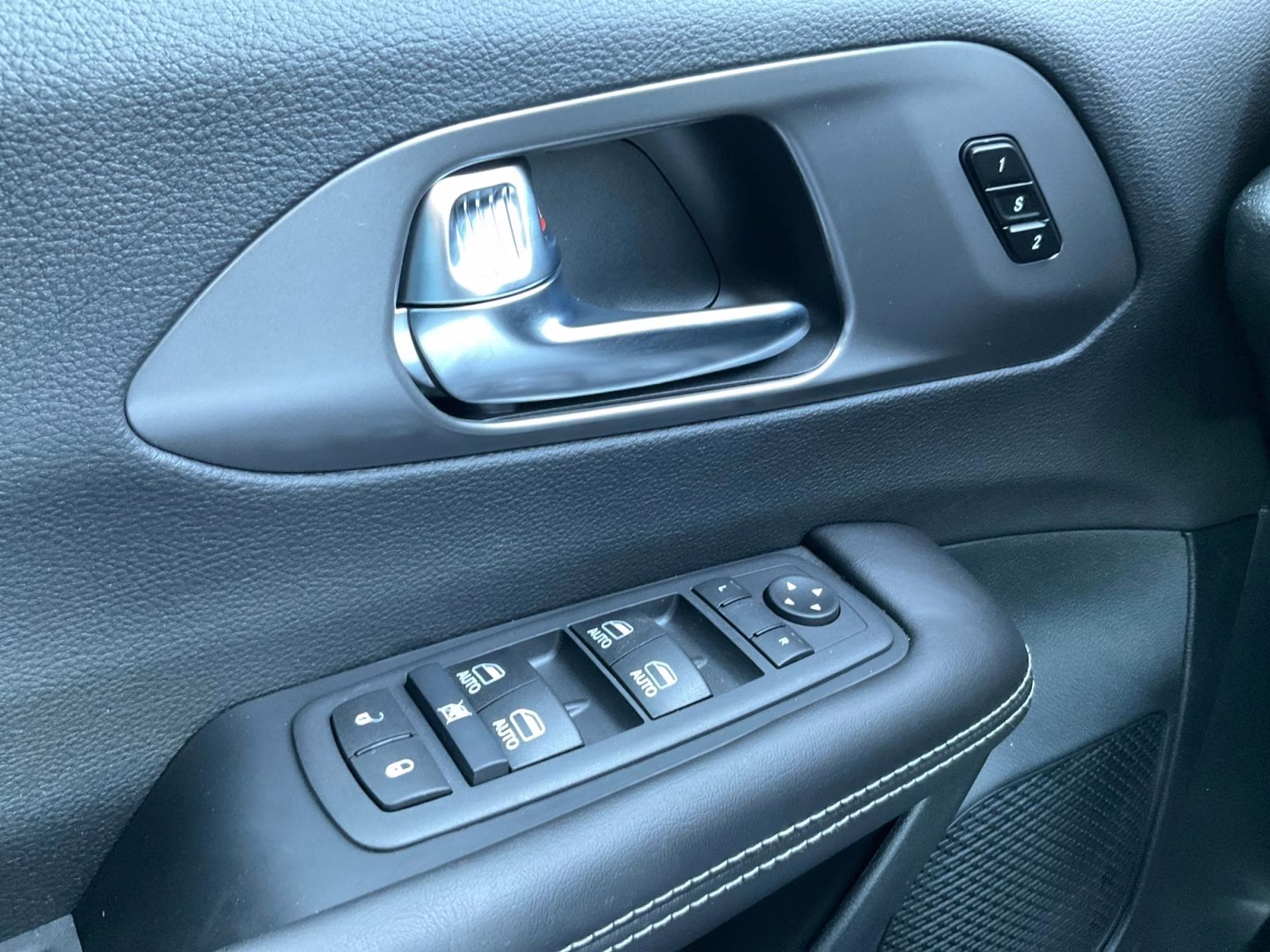 2026 Bright White Clearcoat Chrysler Pacifica Select AWD Van