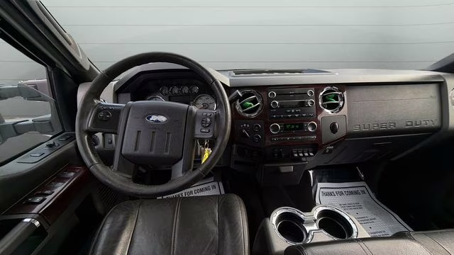 2009 White Ford Super Duty F-350 SRW Lariat 4X4 Truck