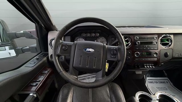 2009 White Ford Super Duty F-350 SRW Lariat 4X4 Truck