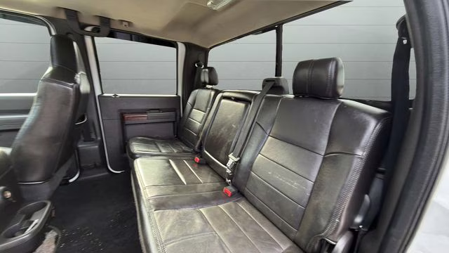 2009 White Ford Super Duty F-350 SRW Lariat 4X4 Truck