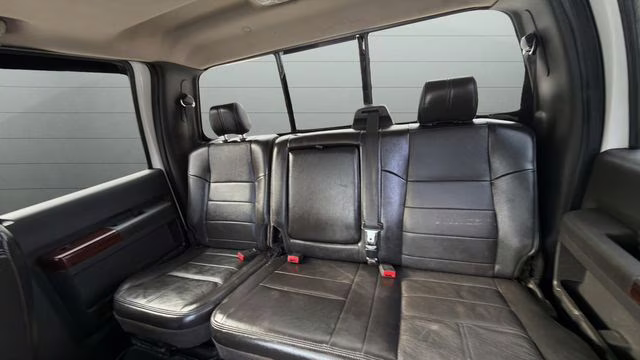 2009 White Ford Super Duty F-350 SRW Lariat 4X4 Truck