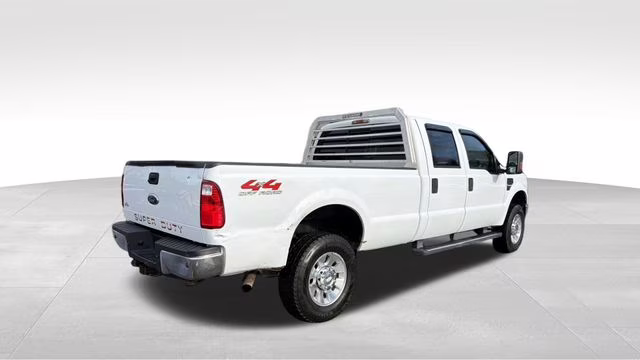 2009 White Ford Super Duty F-350 SRW Lariat 4X4 Truck