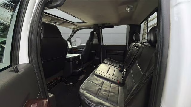 2009 White Ford Super Duty F-350 SRW Lariat 4X4 Truck
