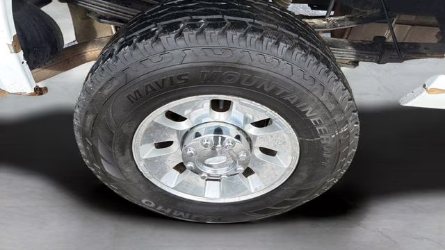 2009 White Ford Super Duty F-350 SRW Lariat 4X4 Truck