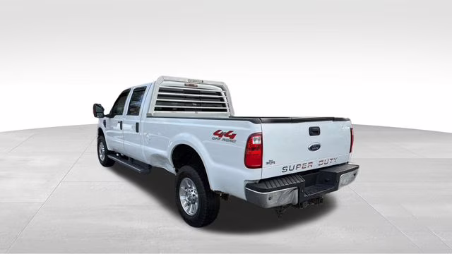 2009 White Ford Super Duty F-350 SRW Lariat 4X4 Truck