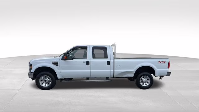 2009 White Ford Super Duty F-350 SRW Lariat 4X4 Truck