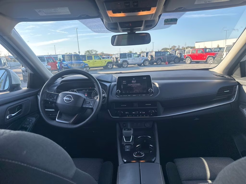 2025 Glacier White Nissan Rogue SV AWD SUV