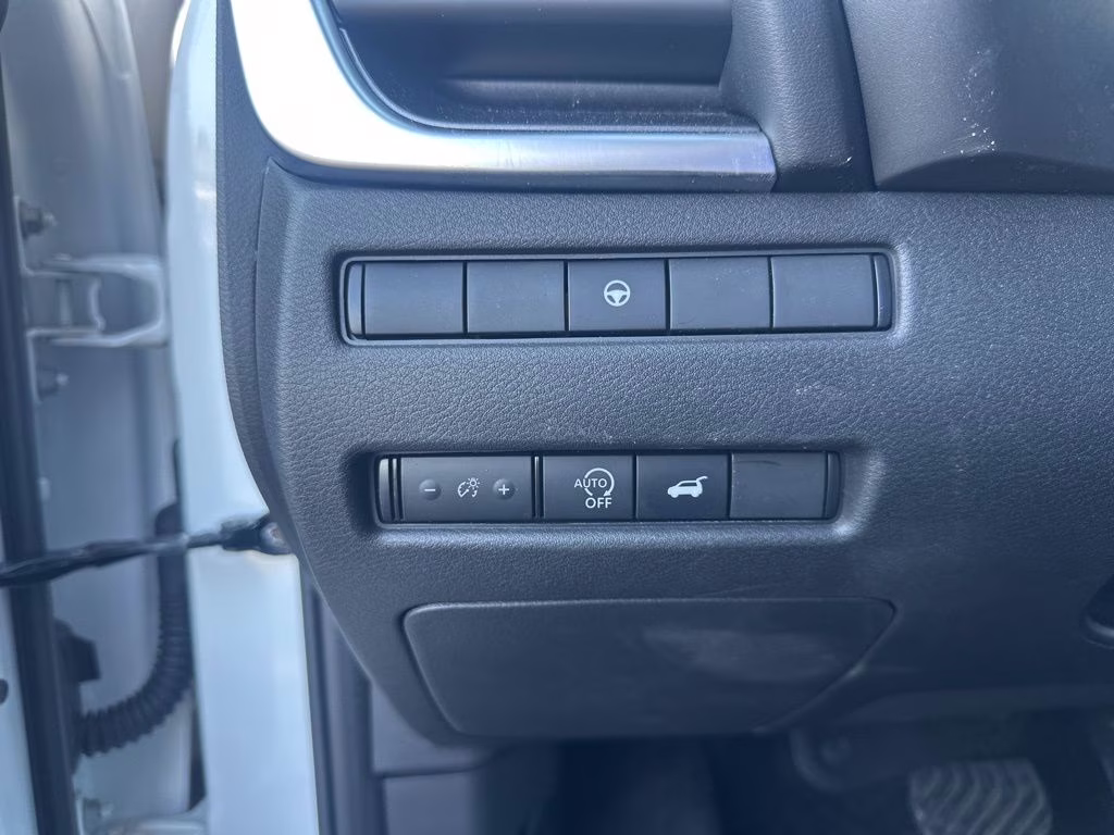 2025 Glacier White Nissan Rogue SV AWD SUV