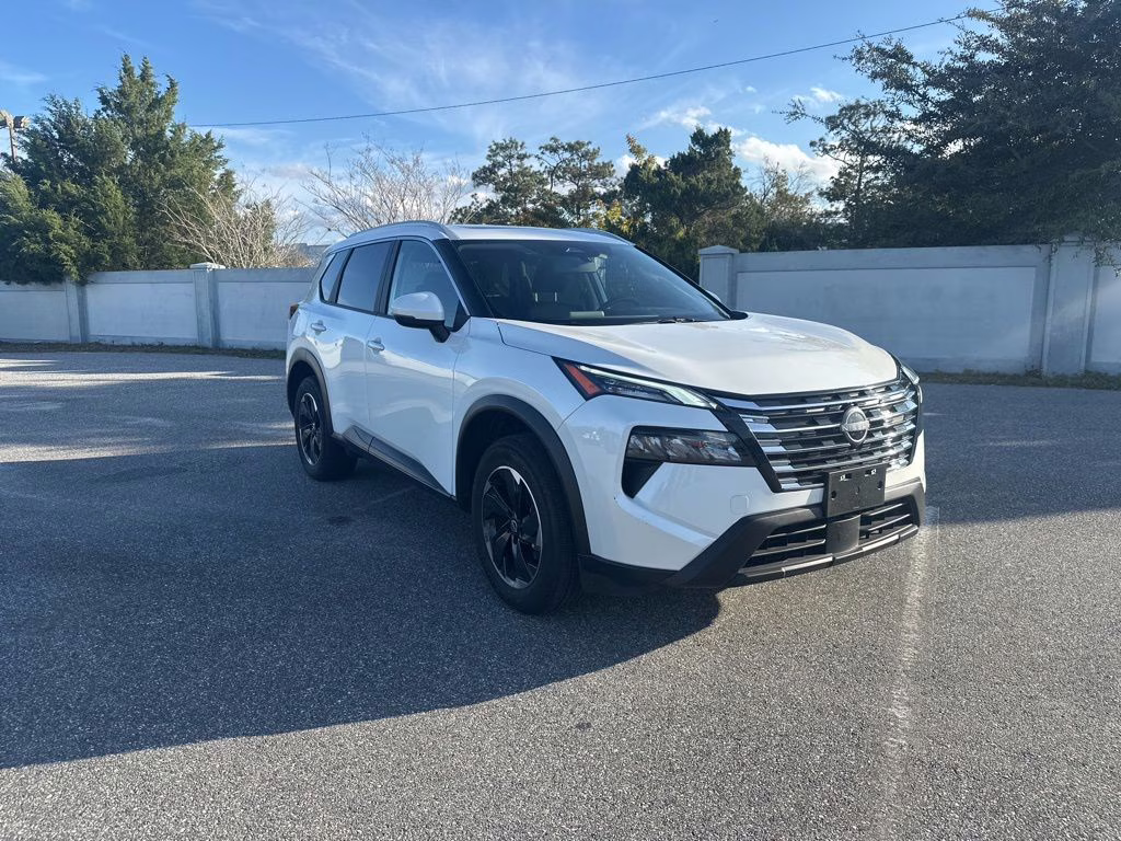 2025 Glacier White Nissan Rogue SV AWD SUV