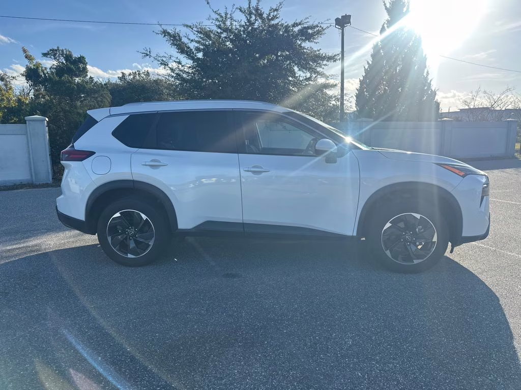 2025 Glacier White Nissan Rogue SV AWD SUV