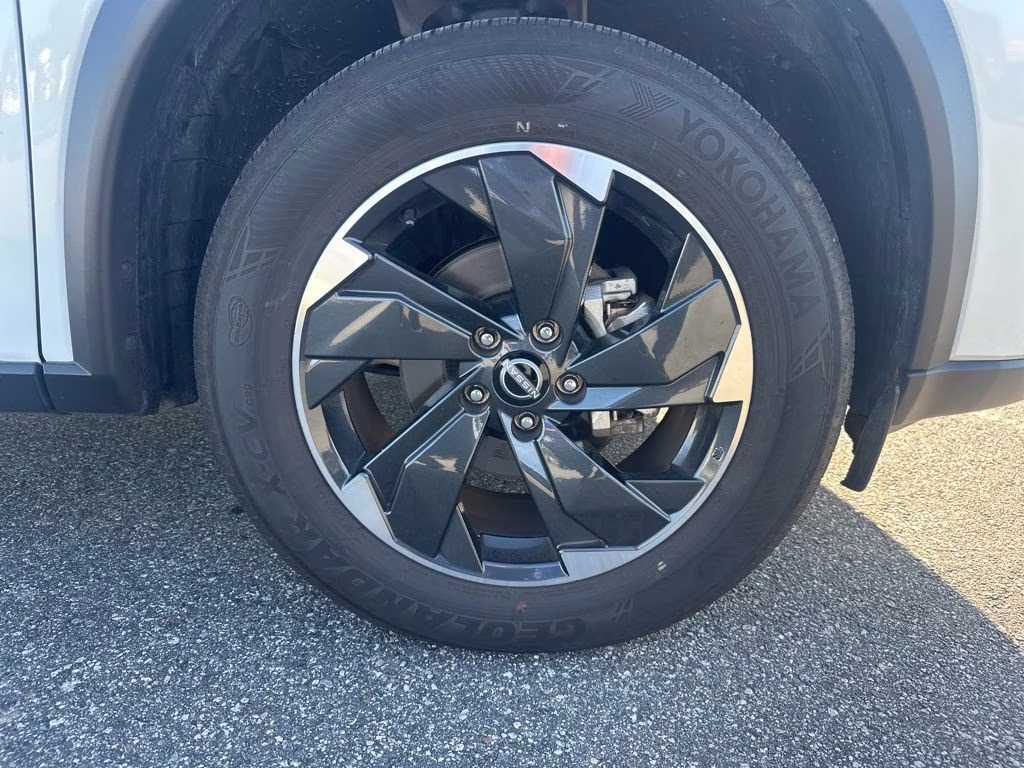 2025 Glacier White Nissan Rogue SV AWD SUV